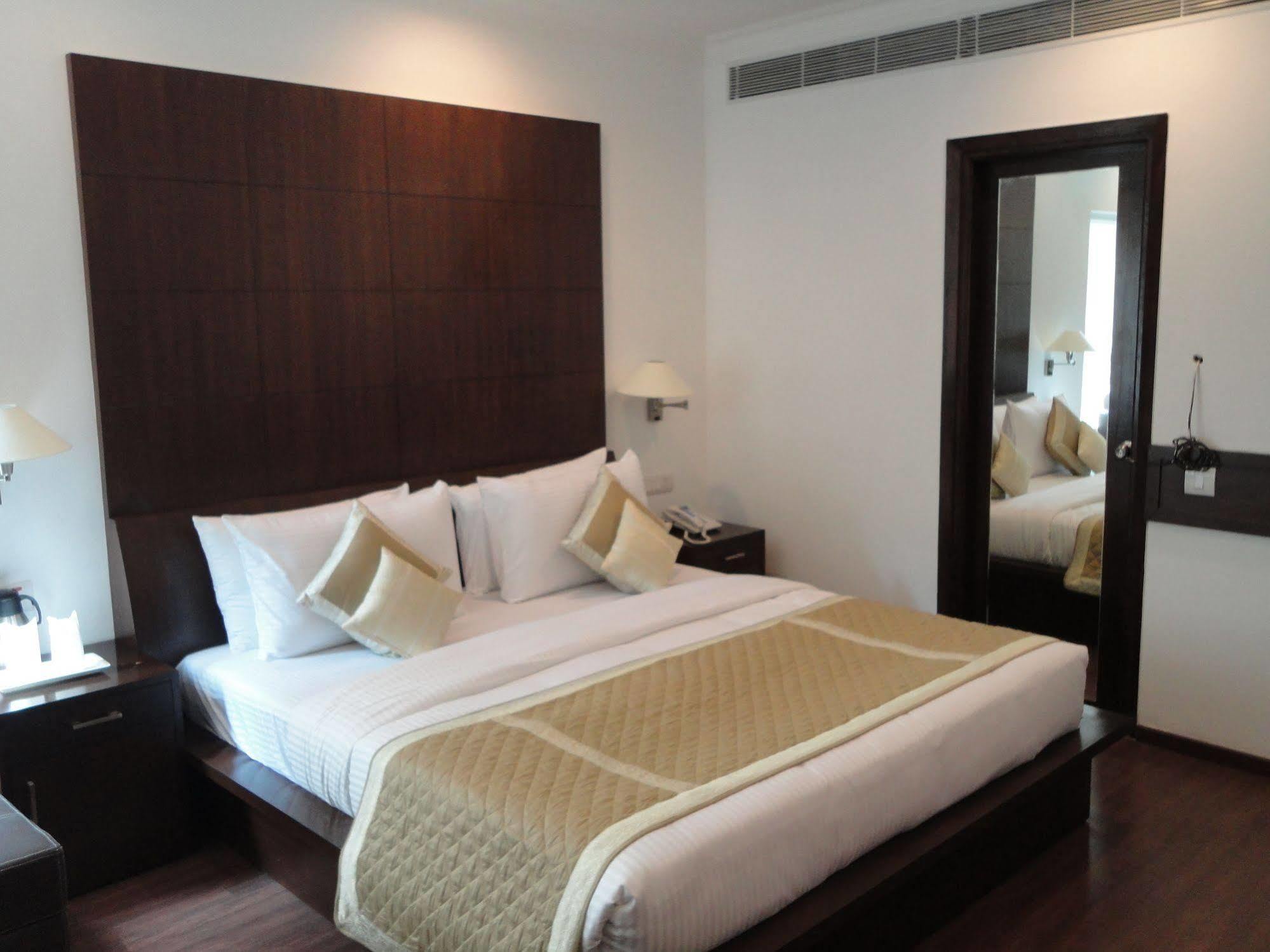 Divine Paradise Tavisha New Delhi Ngoại thất bức ảnh